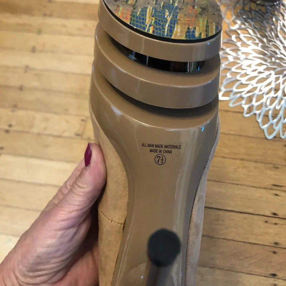 Sexy mile high platforms - Picture 3 of 9